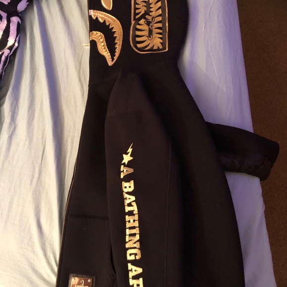 SOLD Bape x Travis Scott Black & Gold Shark Hoodie - Picture 6 of 15
